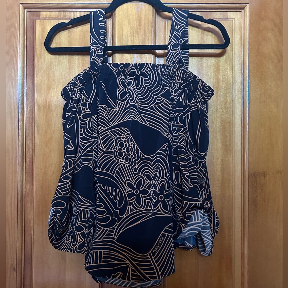 Manuheali’i Cold Shoulder Top